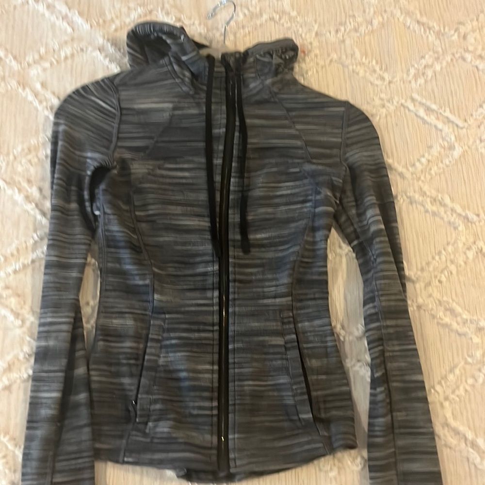 Lululemon define jacket size:2 worn twice